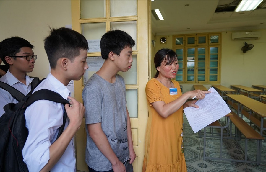Hơn 3500 thí sinh tranh suất vào trường chuyên Hà Nội ảnh 2 Hơn 3500 thí sinh tranh suất vào trường chuyên Hà Nội ảnh 2