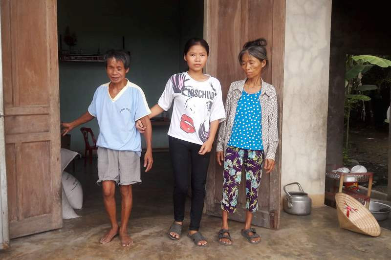 Hà Tĩnh: Nghị lực vượt khó của cô học trò nghèo có bố bị mù, mẹ điếc bẩm sinh