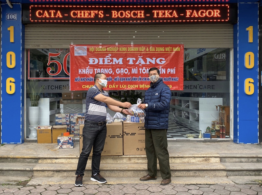 Thêm 20 điểm phát khẩu trang và thực phẩm miễn phí tại Hà Nội ảnh 1
