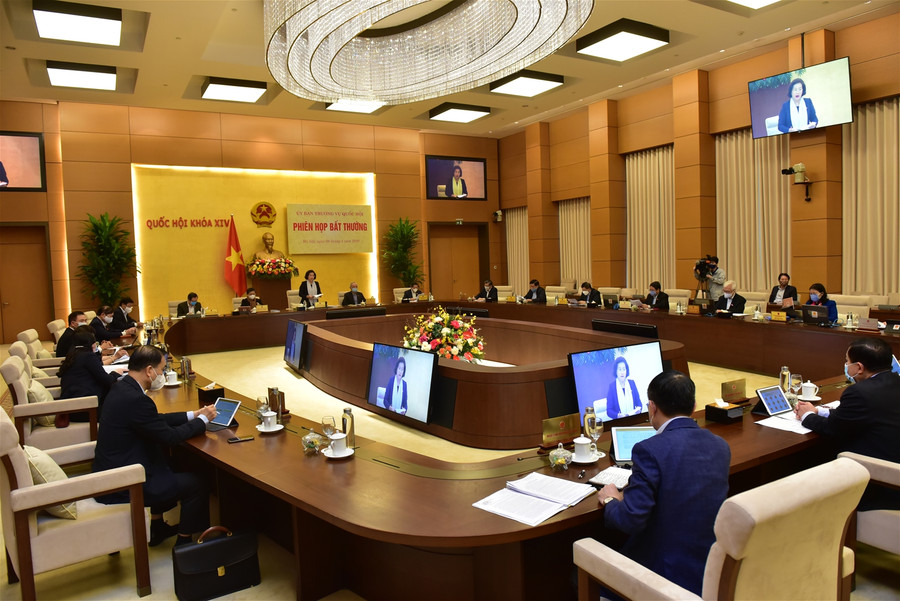 UBTVQH họp phiên bất thường cho ý kiến về các biện pháp hỗ trợ người dân khó khăn do đại dịch Covid-19 ảnh 1