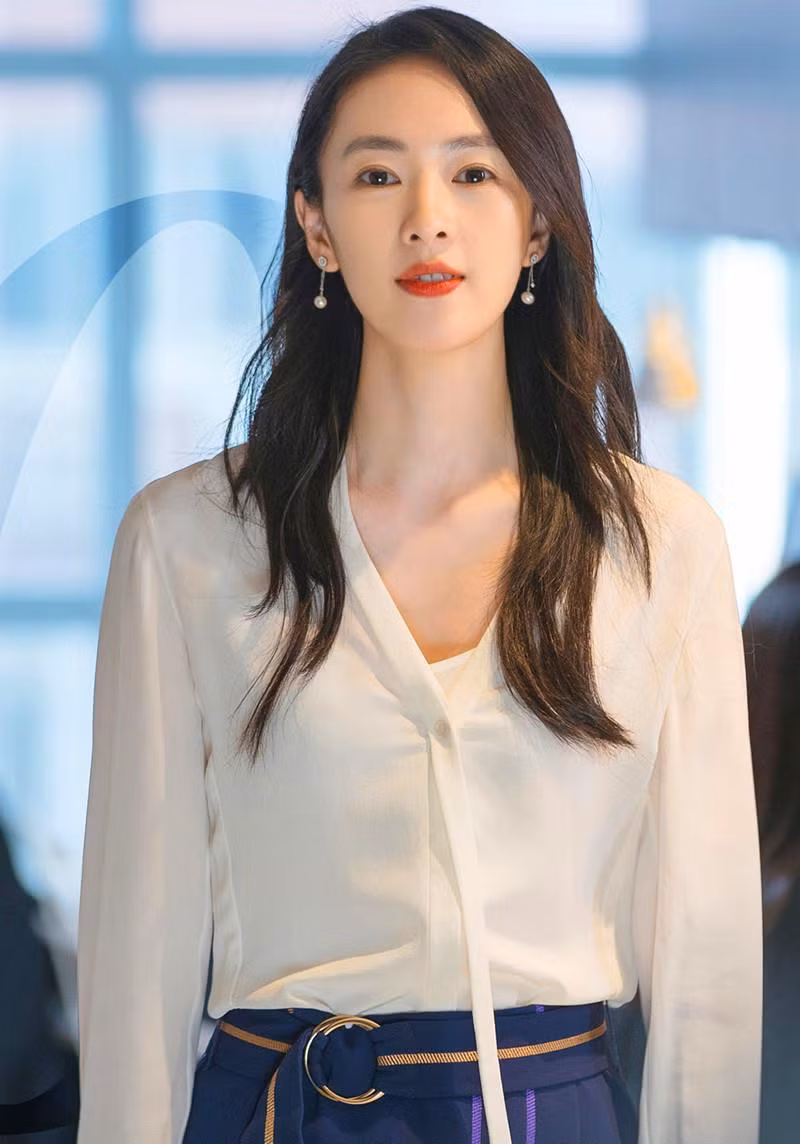 Xem "30 Chưa Phải Là Hết" có ngay vạn ý tưởng chọn áo blouse công sở ảnh 3