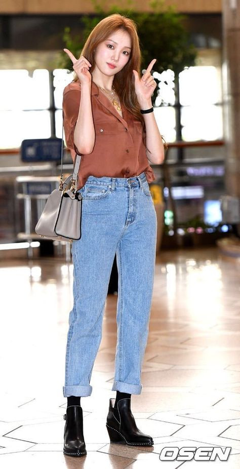 Phong cách thời trang đơn giản nhưng vẫn sang hết phần thiên hạ của Lee Sung Kyung ảnh 1 Phong cách thời trang đơn giản nhưng vẫn sang hết phần thiên hạ của Lee Sung Kyung ảnh 1