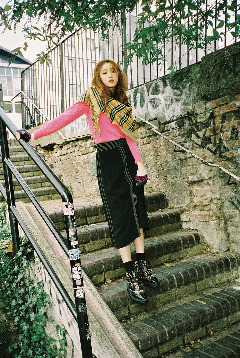 Phong cách thời trang đơn giản nhưng vẫn sang hết phần thiên hạ của Lee Sung Kyung ảnh 7 Phong cách thời trang đơn giản nhưng vẫn sang hết phần thiên hạ của Lee Sung Kyung ảnh 7