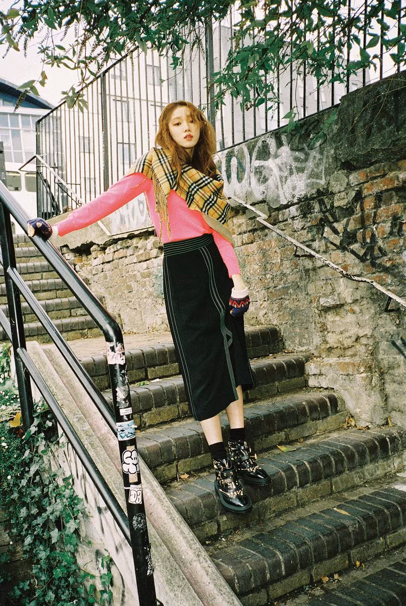 Phong cách thời trang đơn giản nhưng vẫn sang hết phần thiên hạ của Lee Sung Kyung ảnh 7