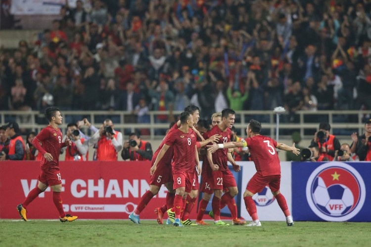 Chuyện tiền lương của HLV Park Hang Seo: “Quả bóng” trong chân ông Park ảnh 1 Chuyện tiền lương của HLV Park Hang Seo: “Quả bóng” trong chân ông Park ảnh 1