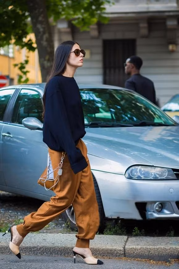 Chưa cao đến 1m60 không nên chạm vào 3 đôi giày này ảnh 8