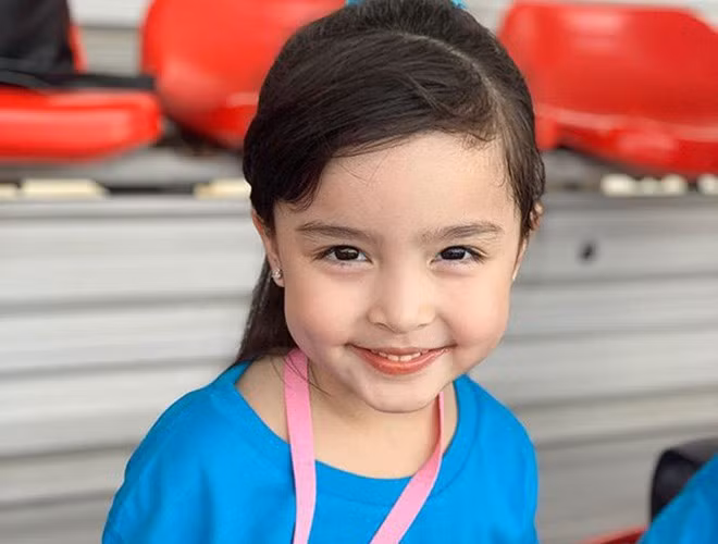 "Tan chảy" trước nhan sắc ngọt ngào của con gái mỹ nhân đẹp nhất Philippines ảnh 8