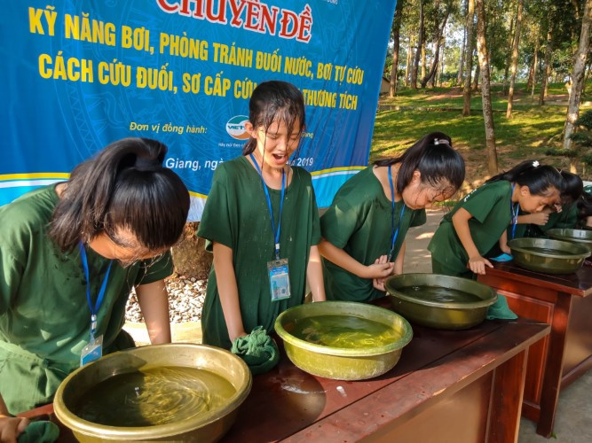 Dạy con phòng đuối nước tại nhà