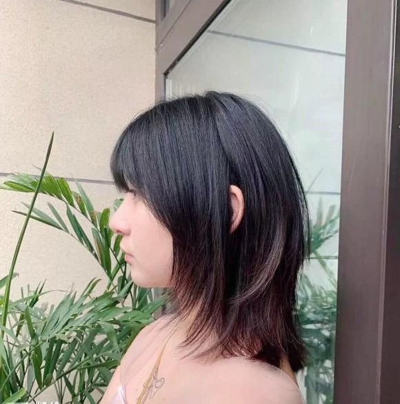 Những "kiểu tóc ngắn trung bình" đang được săn lùng nhất năm nay ảnh 25 Những "kiểu tóc ngắn trung bình" đang được săn lùng nhất năm nay ảnh 25
