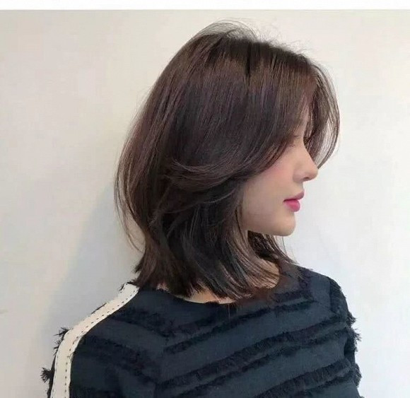 Những "kiểu tóc ngắn trung bình" đang được săn lùng nhất năm nay ảnh 13 Những "kiểu tóc ngắn trung bình" đang được săn lùng nhất năm nay ảnh 13