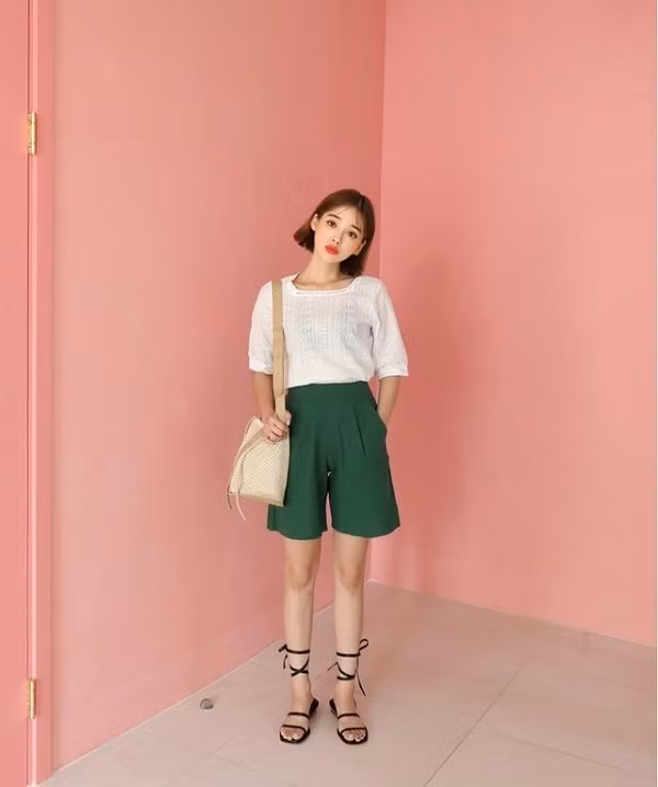 Cách mix đồ cực nhanh, chỉ cần 2 phút bạn đã xinh đẹp để đi siêu thị mùa dịch ảnh 6