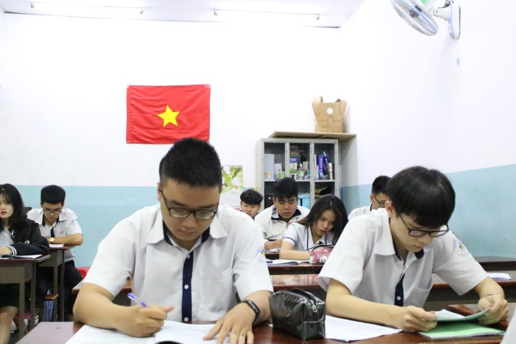 Chạy đua với dịch bệnh ôn thi tốt nghiệp THPT ảnh 1