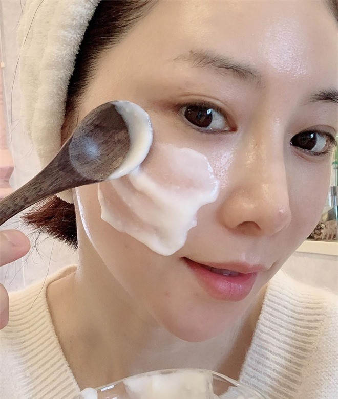 Người mẫu Nhật 52 tuổi trẻ như thiếu nữ nhờ dùng nước vo gạo ảnh 4 Người mẫu Nhật 52 tuổi trẻ như thiếu nữ nhờ dùng nước vo gạo ảnh 4