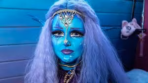 9X nhuộm da xanh để trở thành... người ngoài hành tinh