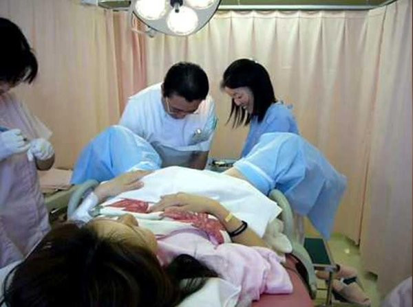 Vì sao trong phòng sinh nở luôn có ít nhất một bác sĩ nam? ảnh 1 Vì sao trong phòng sinh nở luôn có ít nhất một bác sĩ nam? ảnh 1