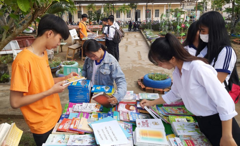 Cô giáo miệt vườn xây ước mơ qua trang sách ảnh 1 Cô giáo miệt vườn xây ước mơ qua trang sách ảnh 1
