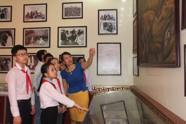 Người Vĩnh Thành thực hiện di huấn của Bác ảnh 2