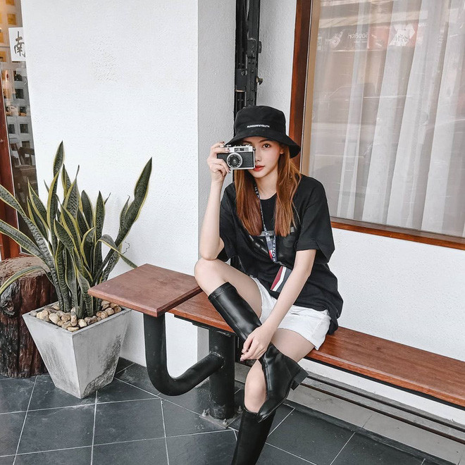 Cách mix & match xịn sò hóa áo phông đơn giản thành đẹp hết sẩy ảnh 3 Cách mix & match xịn sò hóa áo phông đơn giản thành đẹp hết sẩy ảnh 3