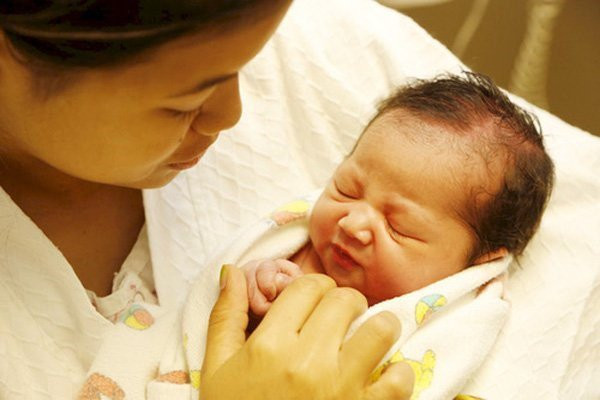 Những cách chữa vàng da cho trẻ sơ sinh mẹ cần biết