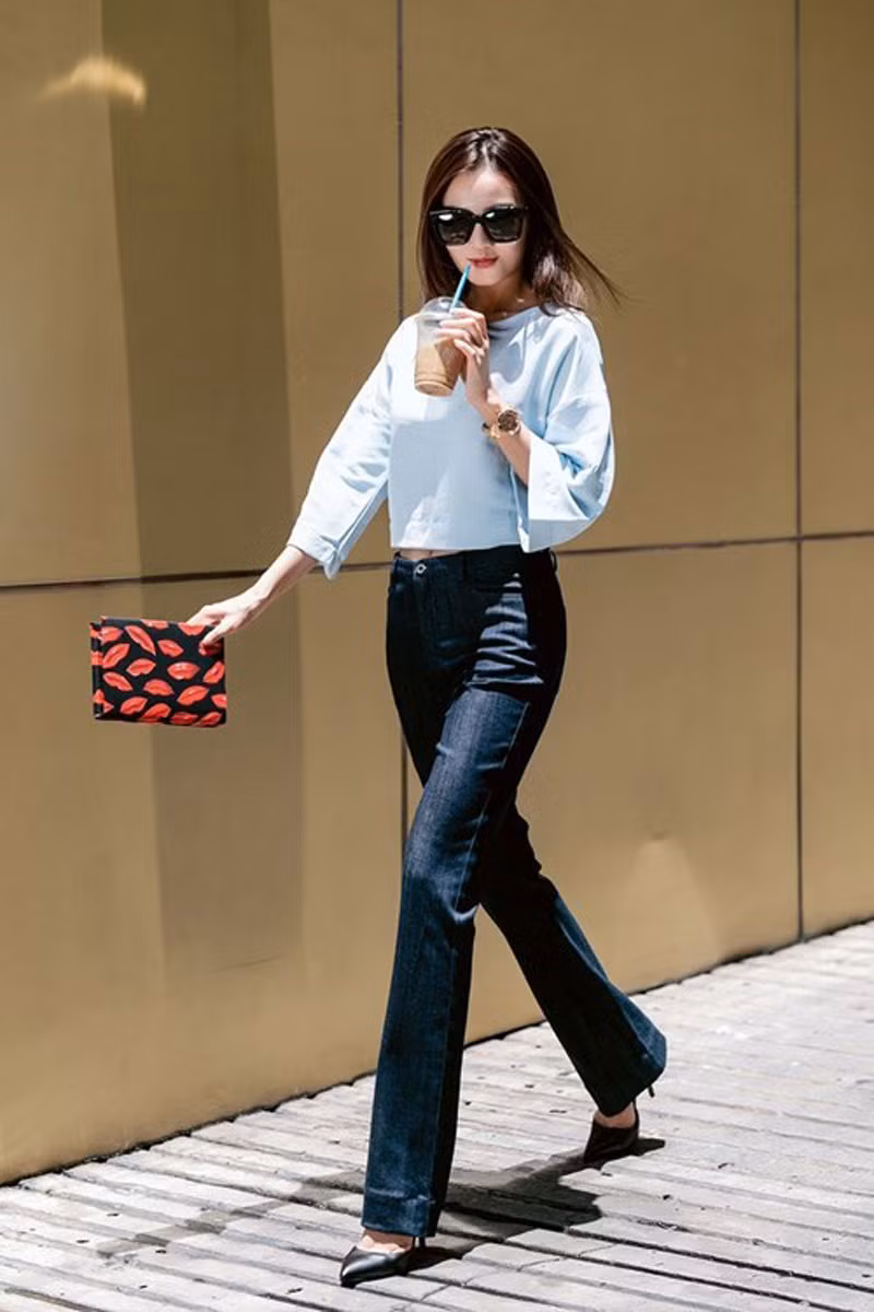 Cách phối đồ với quần jeans đẹp như Ninh Dương Lan Ngọc ảnh 3