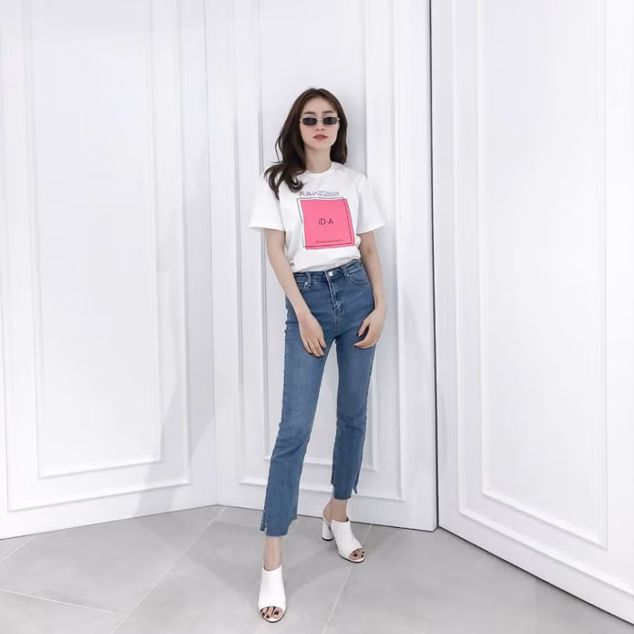 Cách phối đồ với quần jeans đẹp như Ninh Dương Lan Ngọc ảnh 1