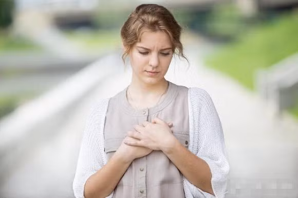 Việc phụ nữ thường làm dễ bị ung thư nên dừng càng sớm càng tốt ảnh 2