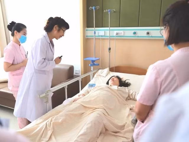 3 việc sản phụ phải làm trong 24 giờ đầu sau sinh, dù đau đớn đến mấy ảnh 1