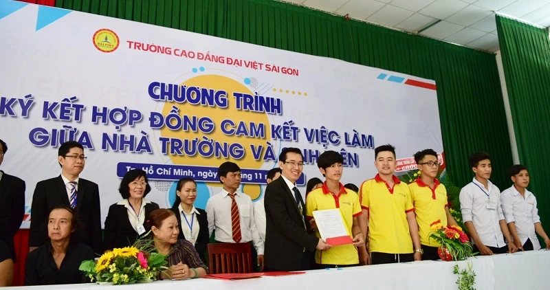 Trường đại học lo xây “kho” việc làm cho sinh viên