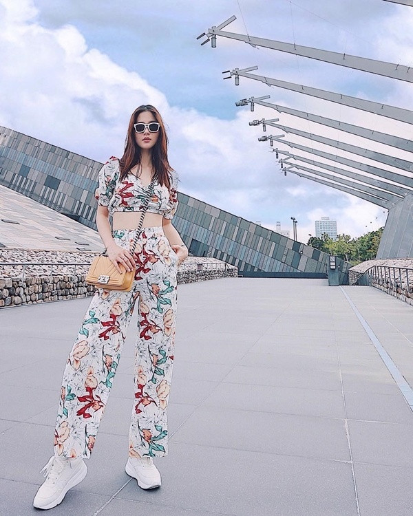 Phong cách sang chảnh từ đời thường đến thảm đỏ của Diễm My 9X ảnh 8