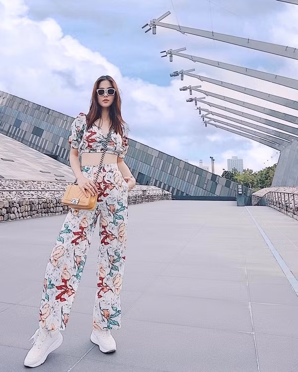 Phong cách sang chảnh từ đời thường đến thảm đỏ của Diễm My 9X ảnh 8