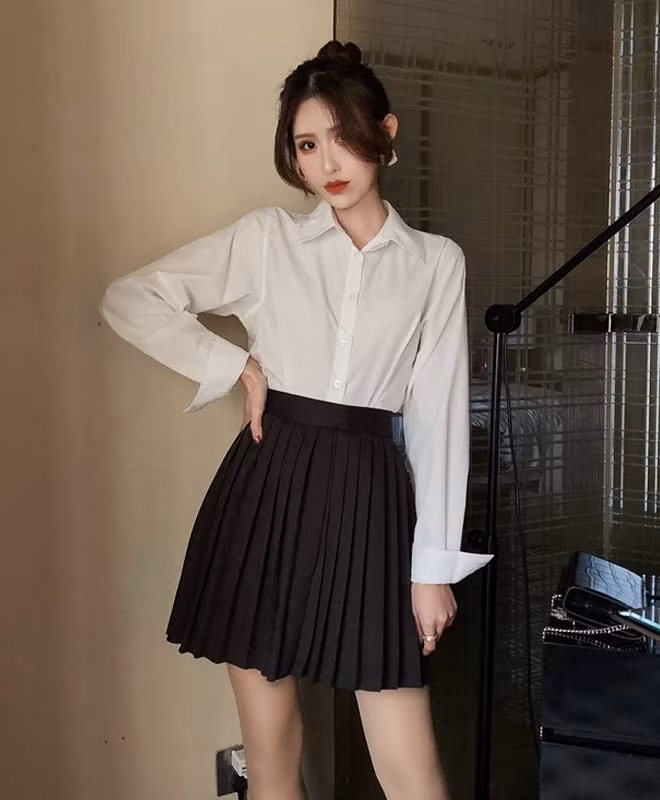 Cách mặc áo sơ mi trắng đẹp mỗi ngày như Tăng Thanh Hà, Khánh Linh ảnh 4