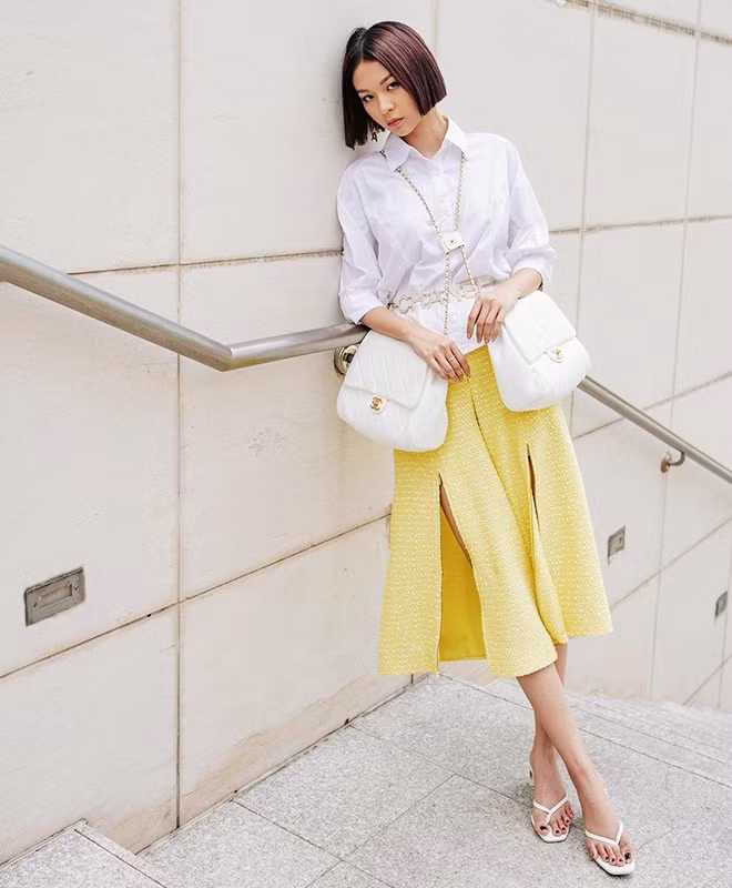 Cách mặc áo sơ mi trắng đẹp mỗi ngày như Tăng Thanh Hà, Khánh Linh ảnh 8