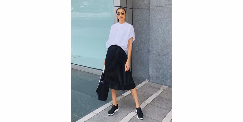 Cách mặc áo sơ mi trắng đẹp mỗi ngày như Tăng Thanh Hà, Khánh Linh 