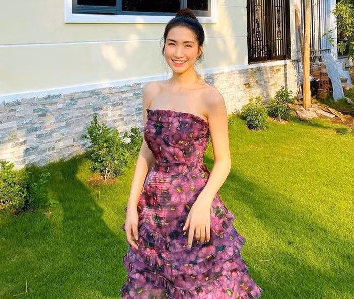 Loạt họa tiết hoa rực rỡ được dàn sao Việt tích cực lăng xê, chị em không diện hè này thì quá phí