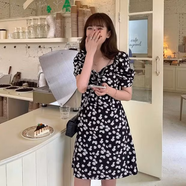 Loạt họa tiết hoa rực rỡ được dàn sao Việt tích cực lăng xê, chị em không diện hè này thì quá phí ảnh 16