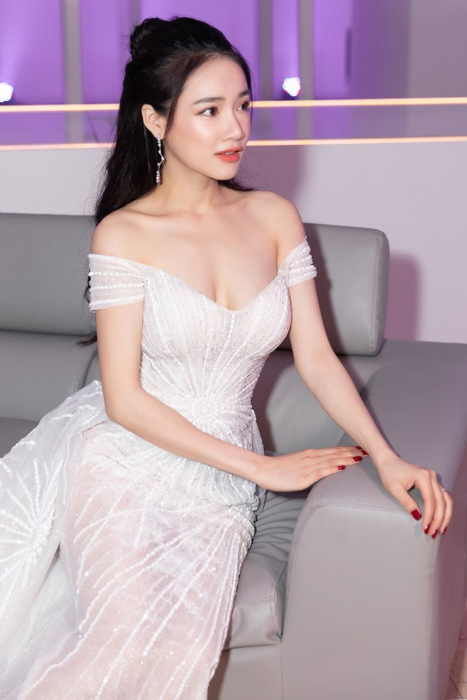 Nhã Phương được khuyên tránh xa kiểu trang phục này