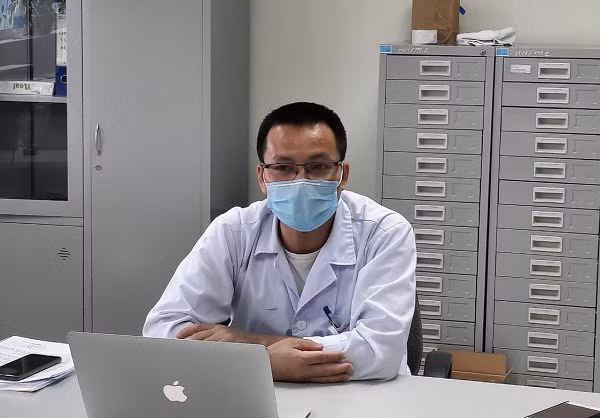 Dùng huyết tương người đã khỏi bệnh điều trị bệnh nhân mắc COVID-19 như thế nào? ảnh 1