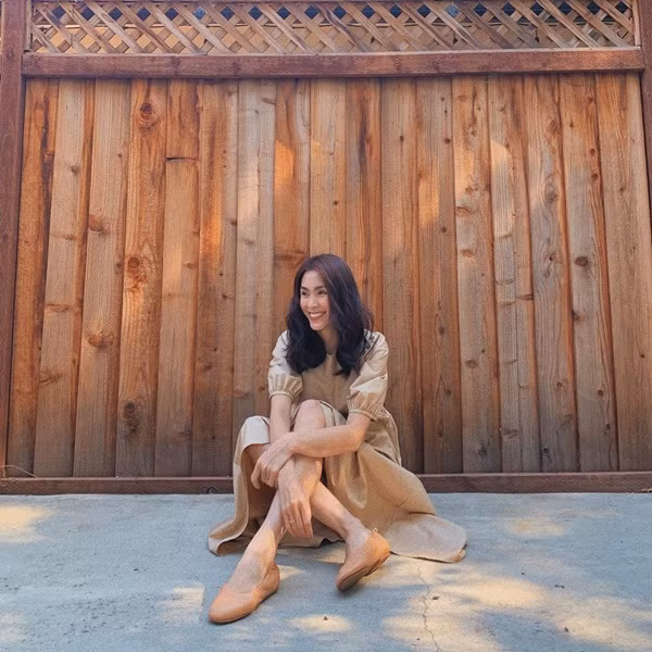 Khám phá tuyệt chiêu tạo dáng để chân dài tít tắp của Tăng Thanh Hà ảnh 4