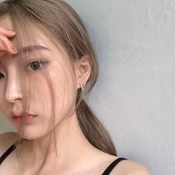 Mẹo trang điểm nhanh mà đẹp giúp bạn tự tin họp online bất kỳ lúc nào ảnh 1