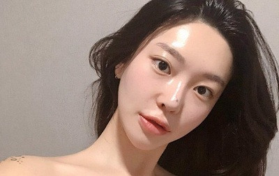 Mẹo trang điểm nhanh mà đẹp giúp bạn tự tin họp online bất kỳ lúc nào ảnh 2