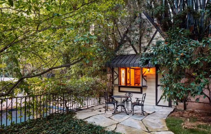 Ngôi nhà đẹp như trong cổ tích của mỹ nhân đắt giá nhất Hollywood ảnh 3