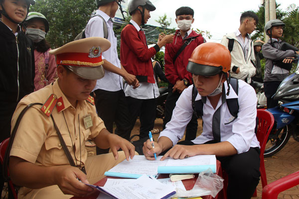 Gắn trách nhiệm hiệu trưởng khi học sinh gặp TNGT: Không thể phó mặc cho nhà trường