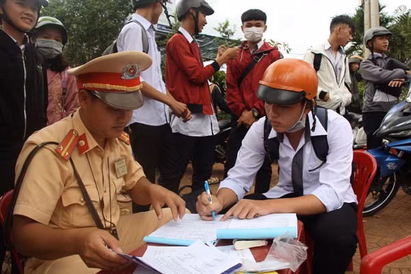 Gắn trách nhiệm hiệu trưởng khi học sinh gặp TNGT: Không thể phó mặc cho nhà trường