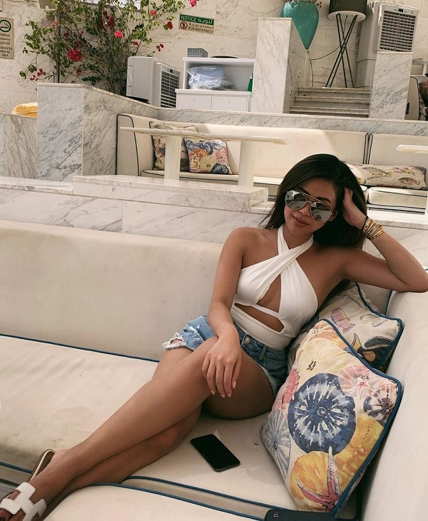 Gu thời trang khác nhau "một trời một vực" giữa Hà Tăng và em chồng Tiên Nguyễn ảnh 9