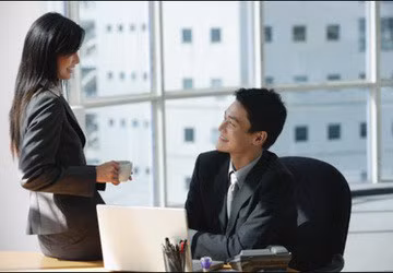 Bị sếp tán tỉnh và cô gái thông minh ứng xử bất ngờ