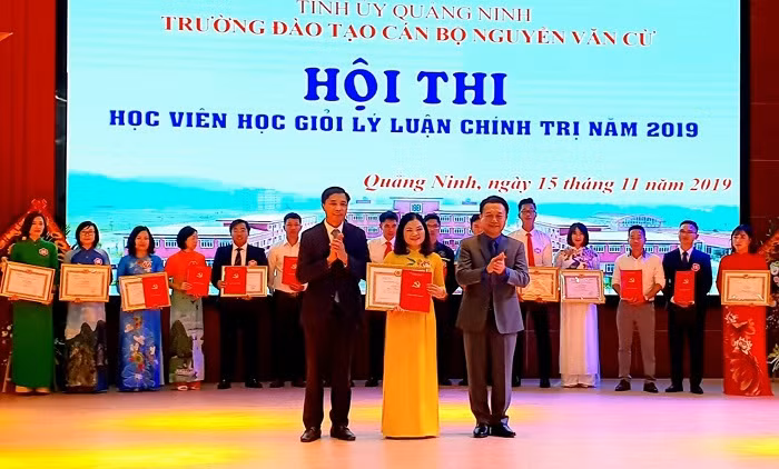 Cô giáo tình nguyện gắn bó với vùng cao ảnh 1