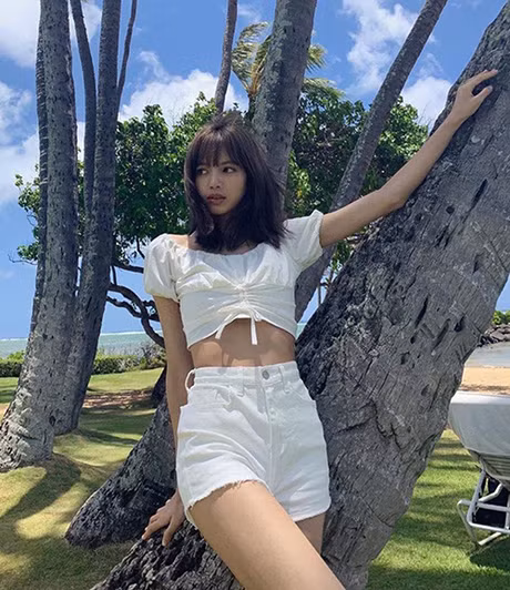 Cách mặc croptop đẹp và thời thượng như BlackPink ảnh 10