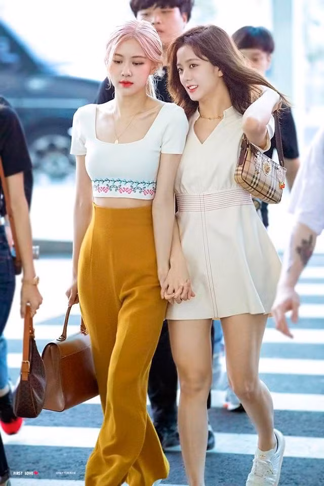 Cách mặc croptop đẹp và thời thượng như BlackPink ảnh 12