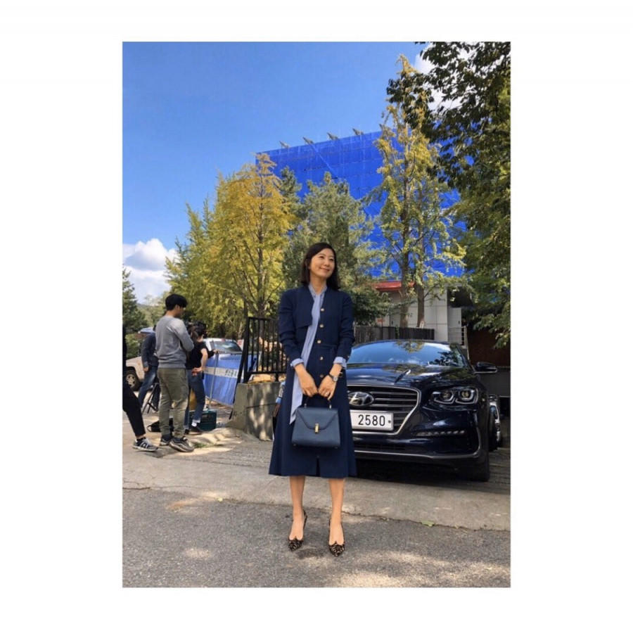 Học "quý cô" Kim Hee Ae phối đồ sang hết phần thiên hạ ở tuổi 53 ảnh 5 Học "quý cô" Kim Hee Ae phối đồ sang hết phần thiên hạ ở tuổi 53 ảnh 5