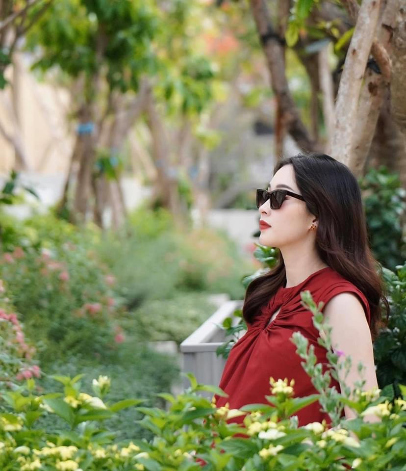 Thời trang giấu bụng bầu tinh tế của Hoa hậu Đặng Thu Thảo ảnh 2